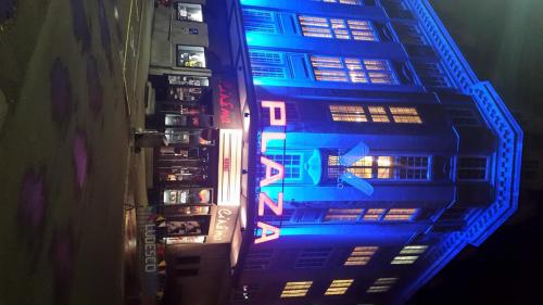 Copy-of-Loic-Ludesco-vu-de-lexterieur-de-nuit-e1489616302618