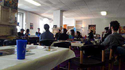 Copy-of-Loic-table-ronde-jeux-militants-2-Studio